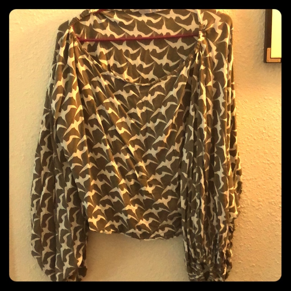 Manaola Off the Shoulder